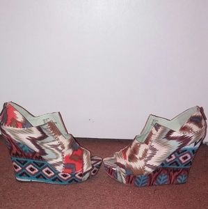 Aztec Print Wedges